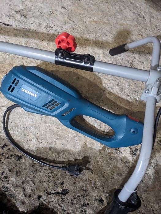 Продам триммер Зенит ЗТС-1800 в нерабочем состояни