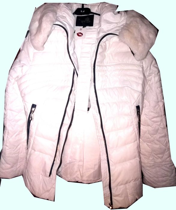 Куртка нова дуже тепла жіноча світла зимова