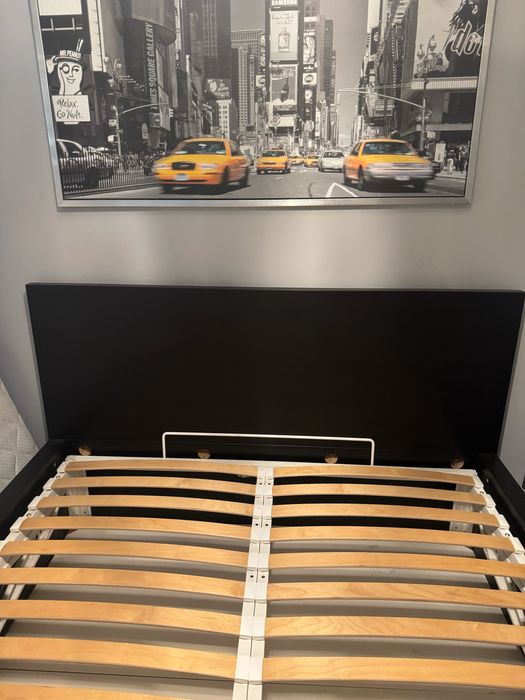 Lozko IKEA, drewniane, czarne ze stelażen, bez materaca