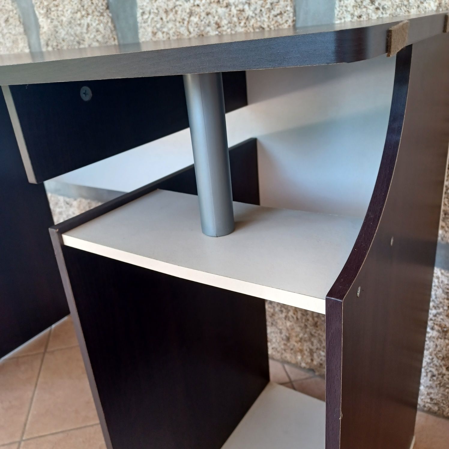 Secretária IKEA (preto e branco)