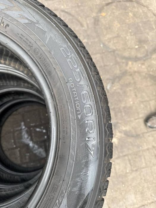 225.60.R17- Nokian