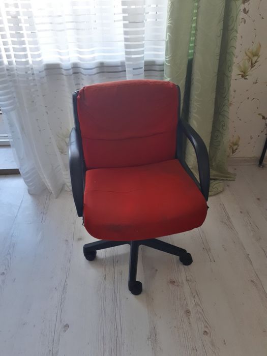 Продам не убиваемое очень устойчивое кресло звоните договор реальному