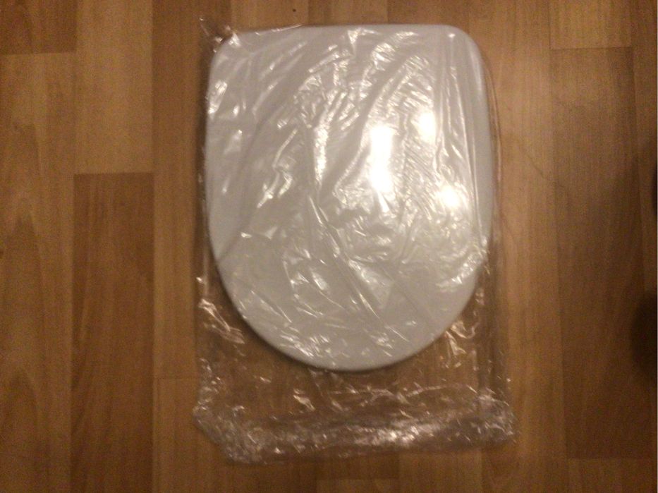 Продам абсолютно новое сидение на  унитаз Ideal Standard  1600 грн