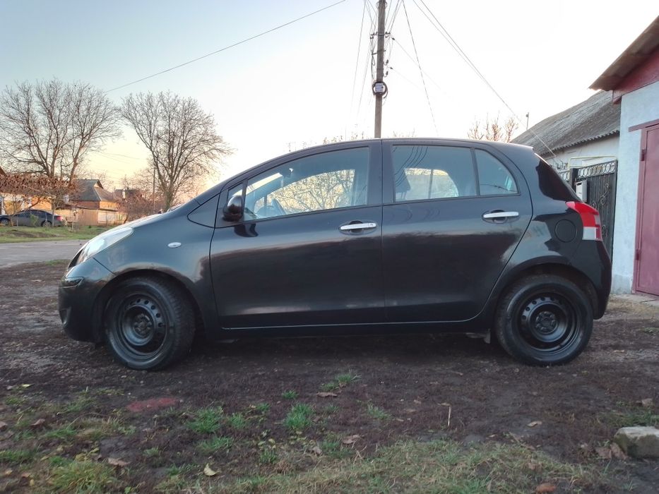 Продаю TOYOTA Yaris в гарному стані.