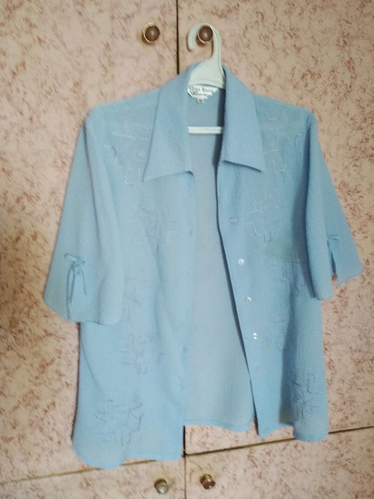 Женские блузки и платья