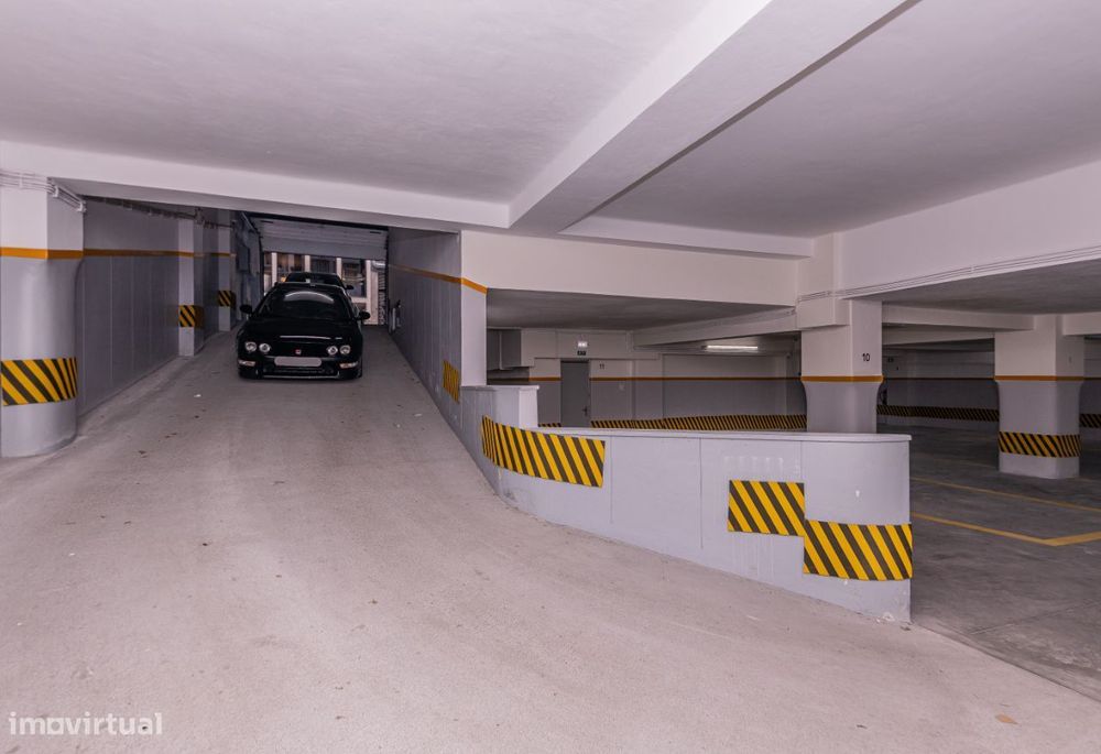 Garagem com 13 lugares no Marquês de Pombal