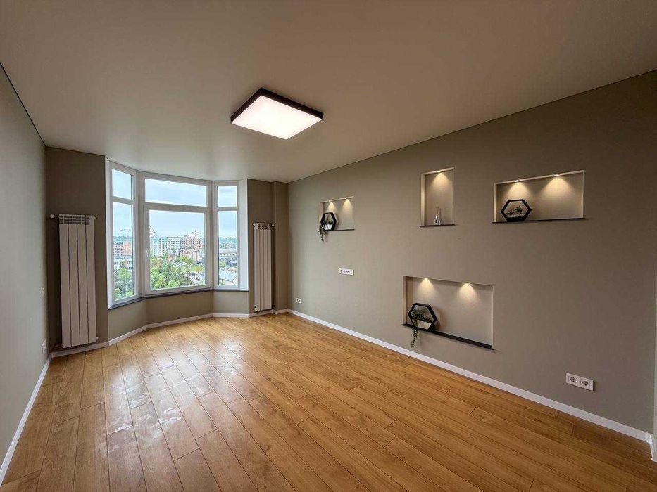 Велика 1 кімнатна квартира у новобудові