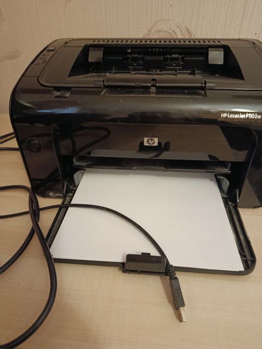 Принтер Hp бу. Р1102w