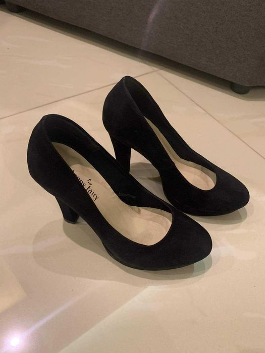 czarne zamszowe buty