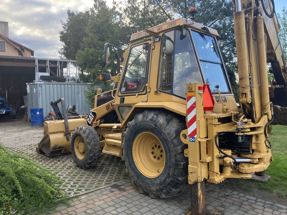 Koparko-ładowarka Caterpillar 438