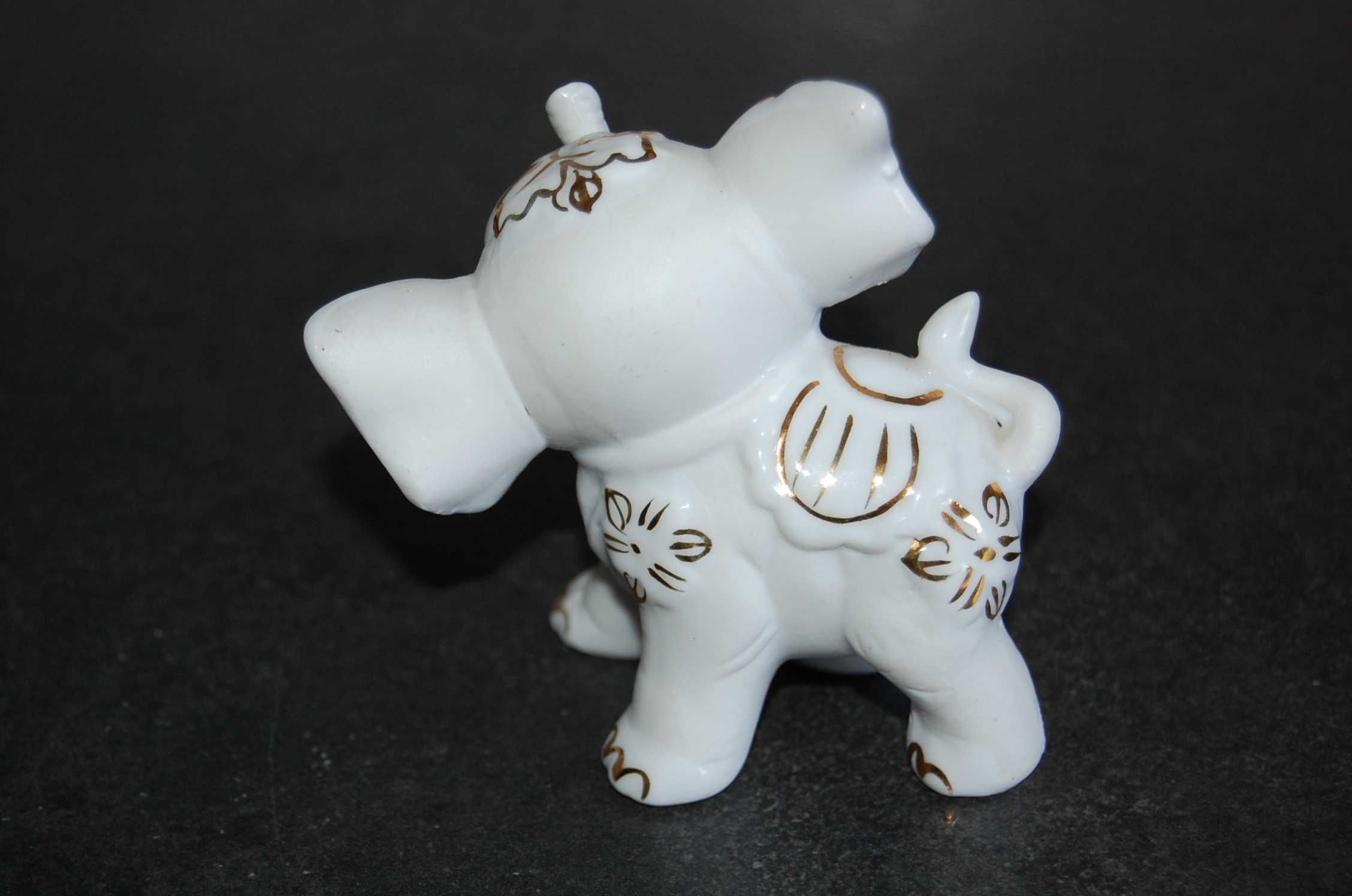 Figurki porcelanowe - 2 słoniki i krowa - zestaw