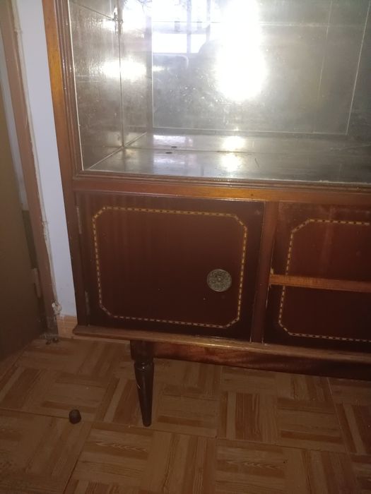 Vendo aparador e cristaleira vintagem em madeira lacada