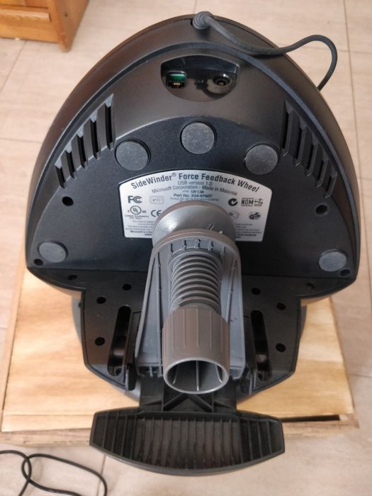 Volante e pedais para computador