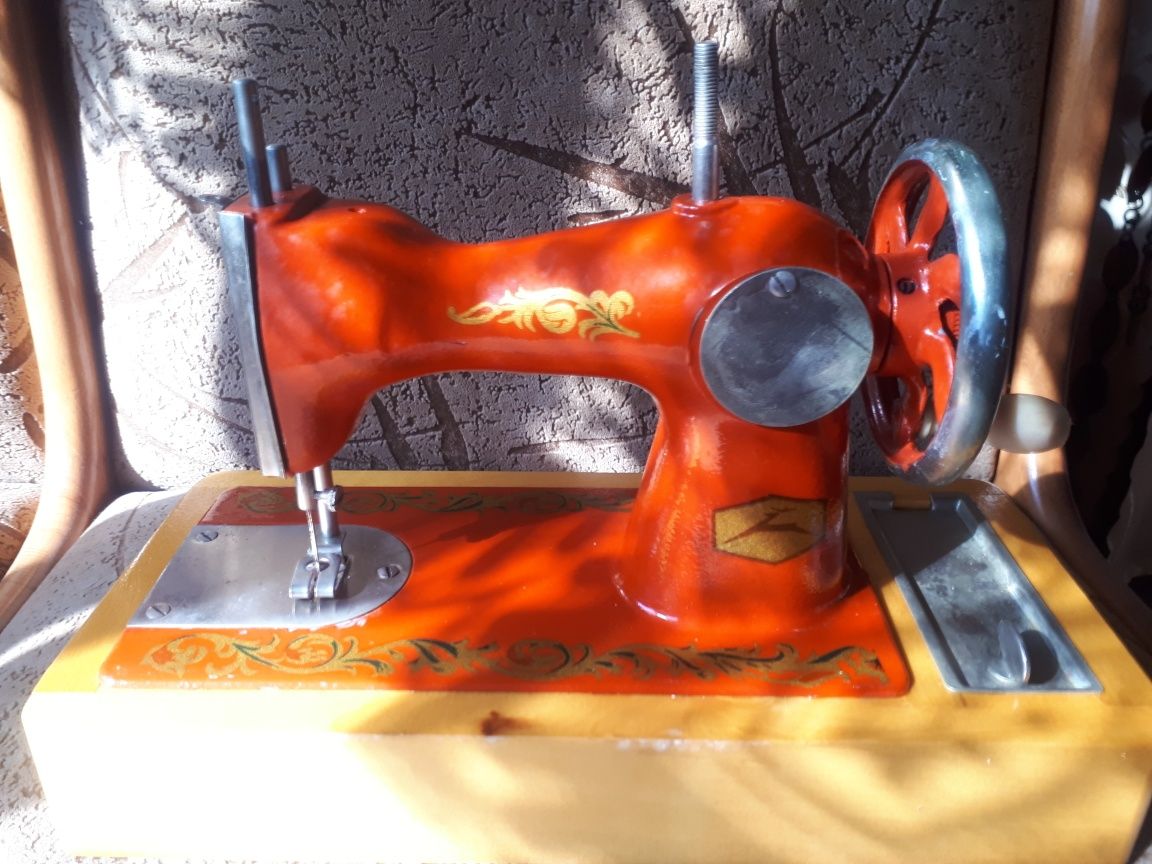 Дитяча швейна машинка ДШМ-2