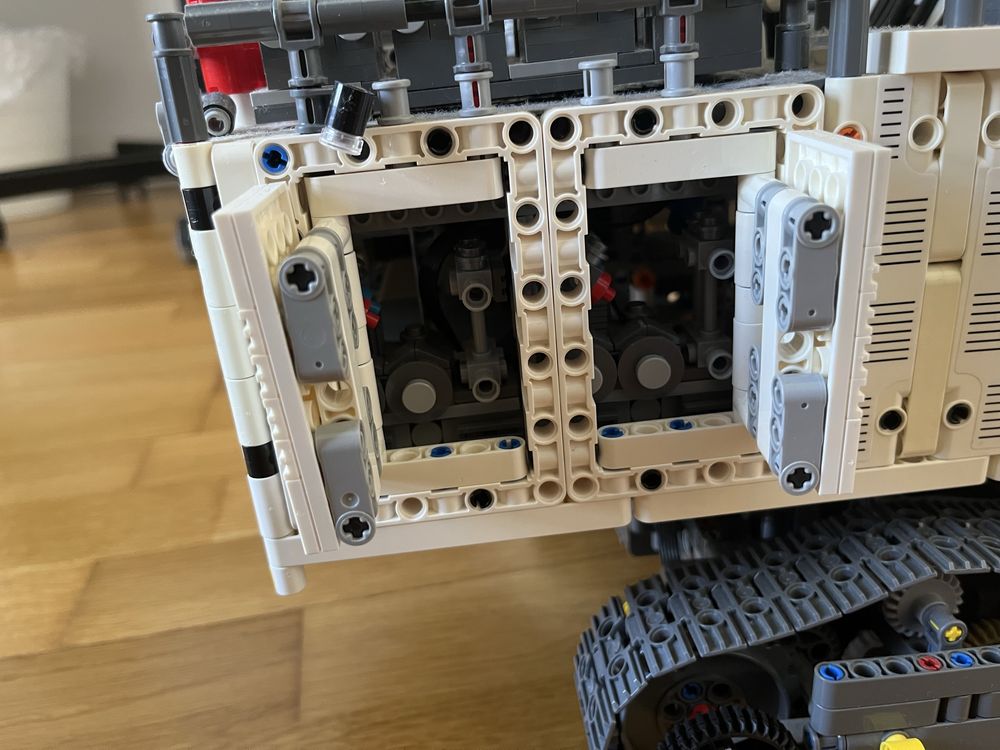 Lego Technic Lierbherr R 9800 Excavator