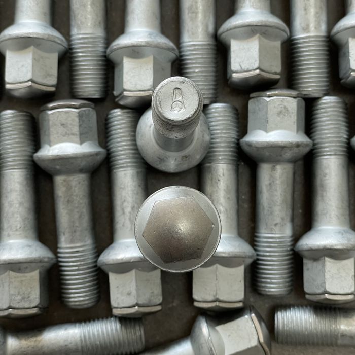 Болти Mercedes AMG w140 та інші моделі 45mm різьби L 70 -75мм загальна