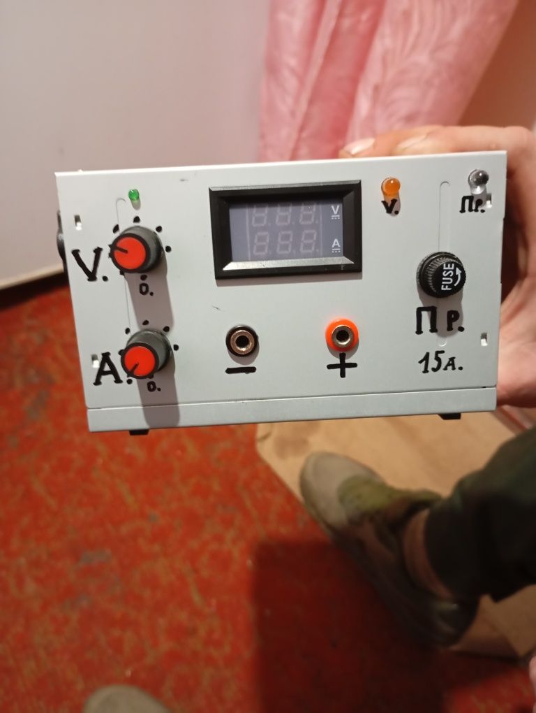 Зарядное устройство А.К.Б. с возможностью лабораторного Б.П.
