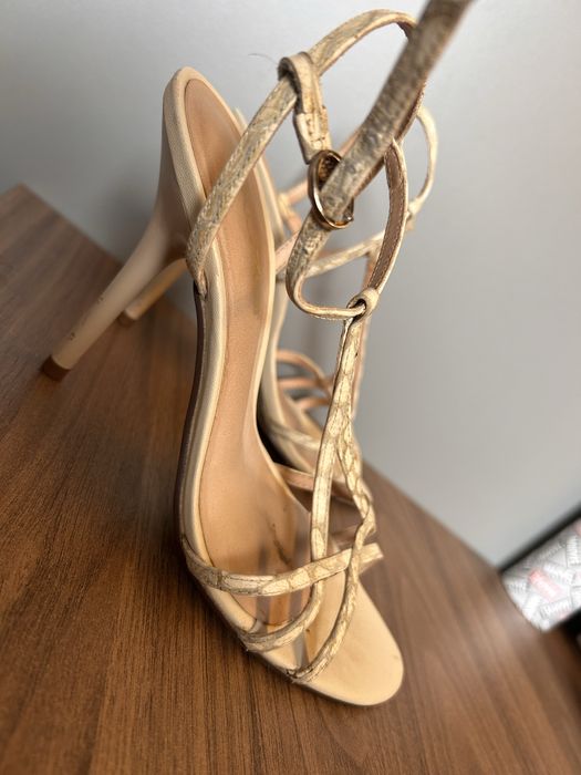 Szpilki Kazar bezowe