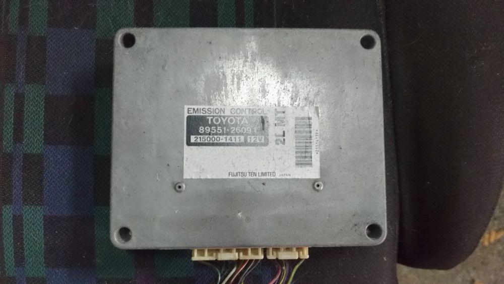 Peças Toyota Hiace 2.4 Centralina motor / Comando limpa vidros volant