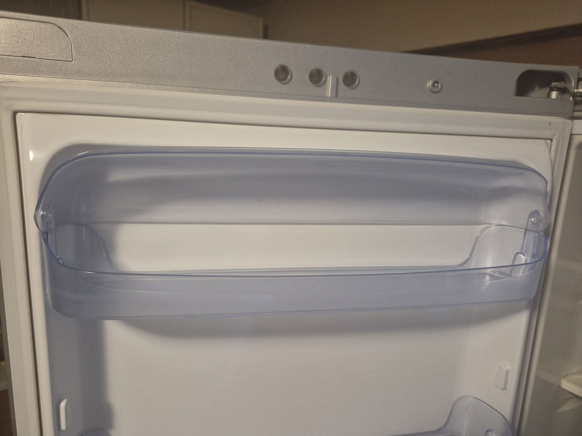 Balkoniki półki lodówka indesit