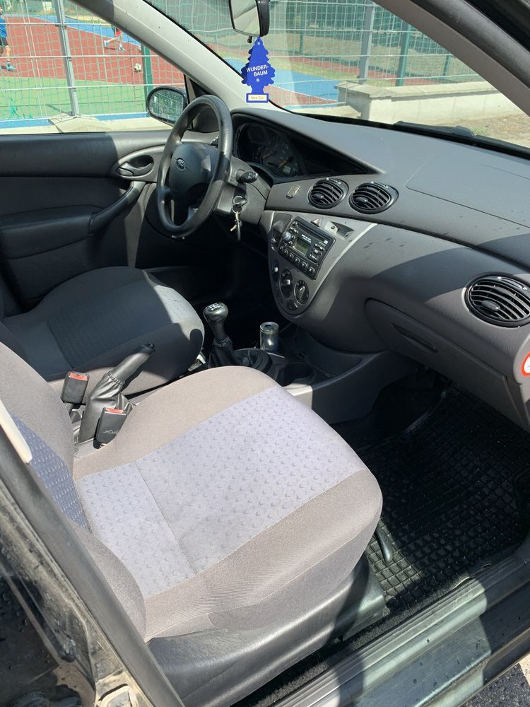 Ford focus 1.6 2004 r klima sprawna maly przebieg