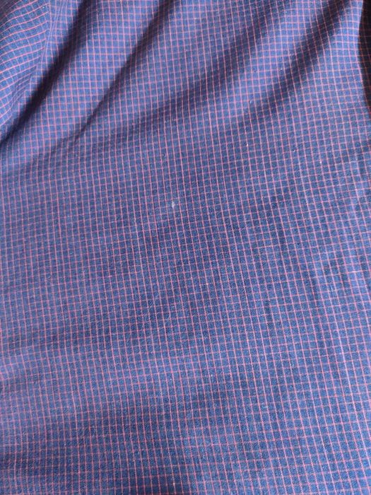 Męską fioletową koszula w kratę