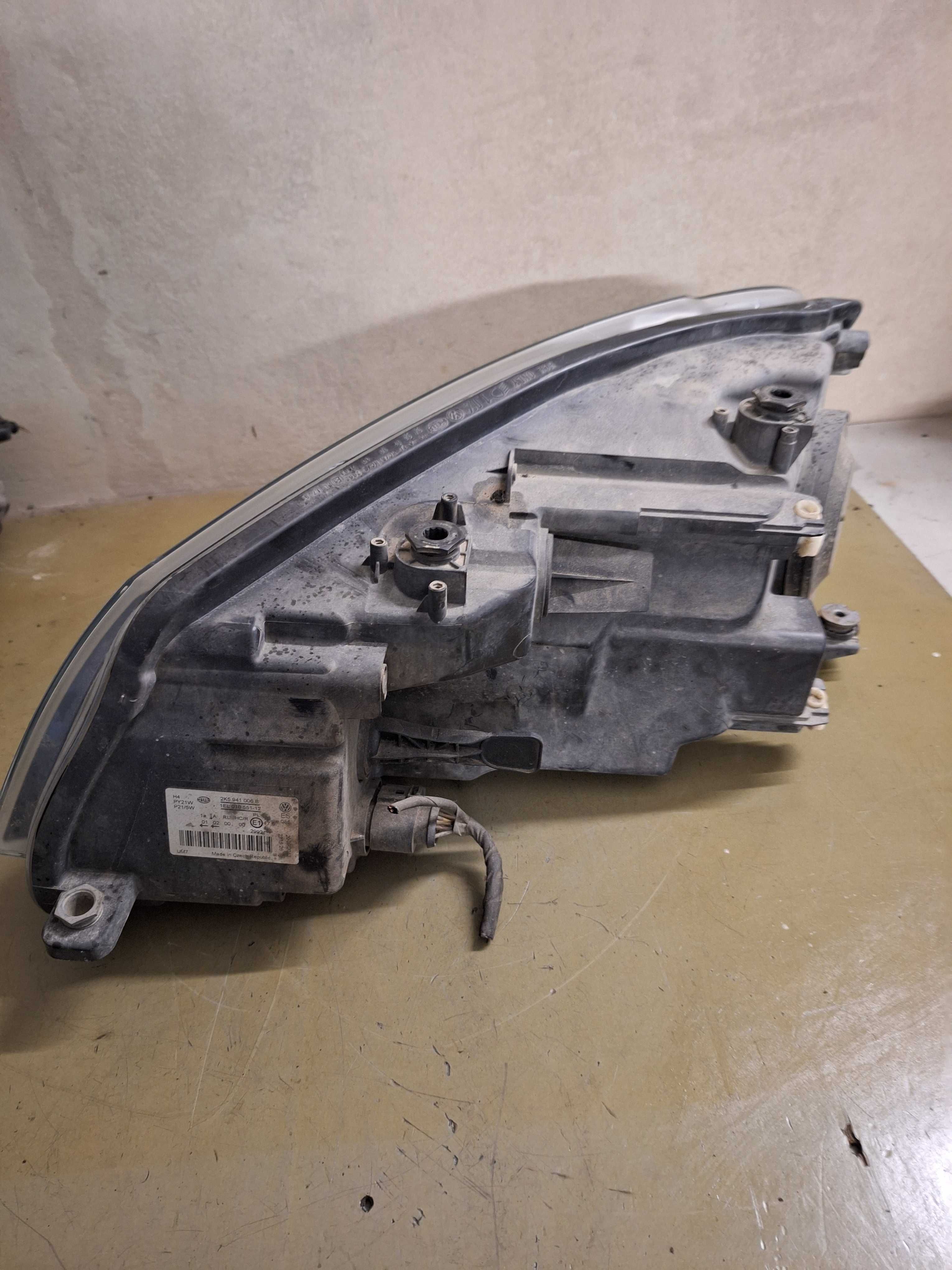 Lampa prawa  vw caddy 10-15r oryginał europa