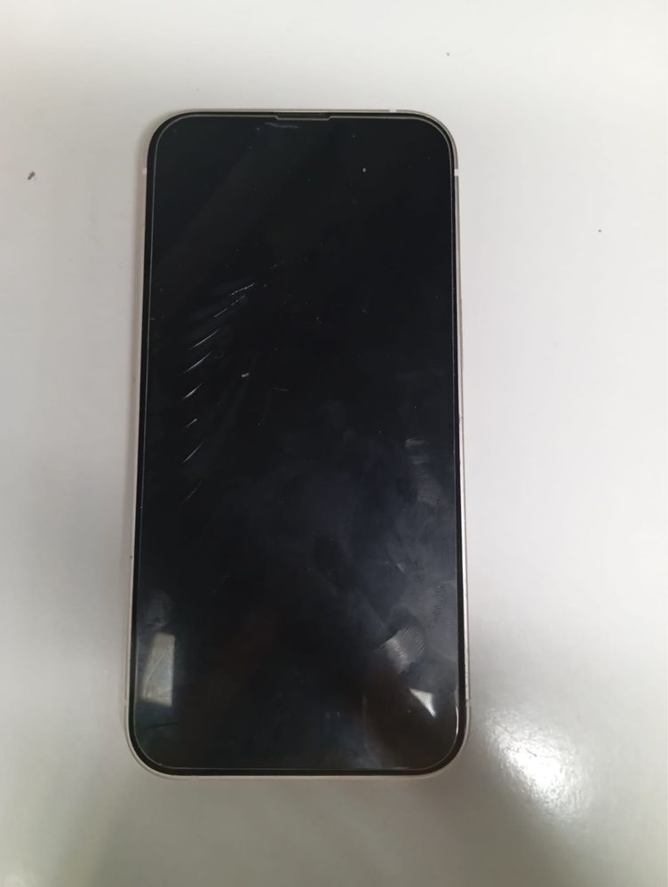 iPhone 13 128GB – uszkodzony Wi-Fi i Bluetooth, porysowane plecki