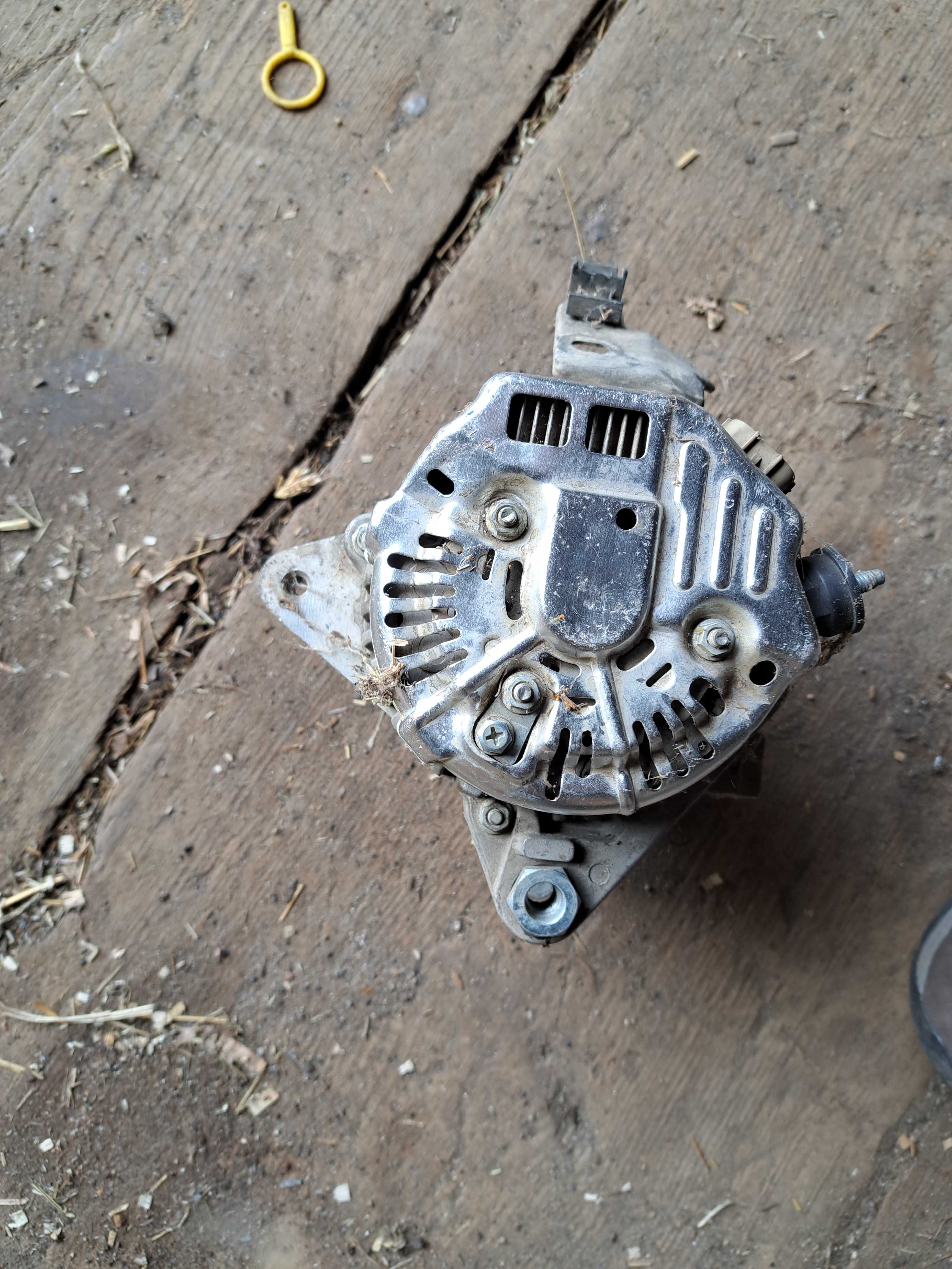 Toyota Rav 4 00-05r alternator