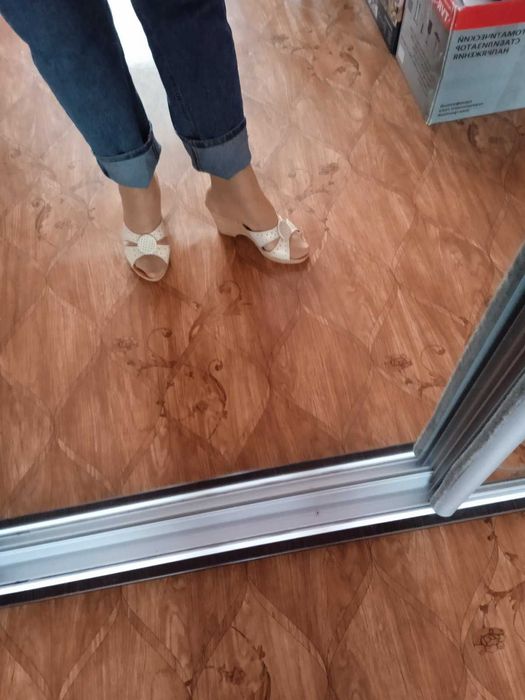 Шлепанцы бежевые