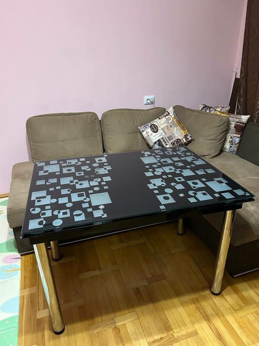 Скляний розкладний стіл