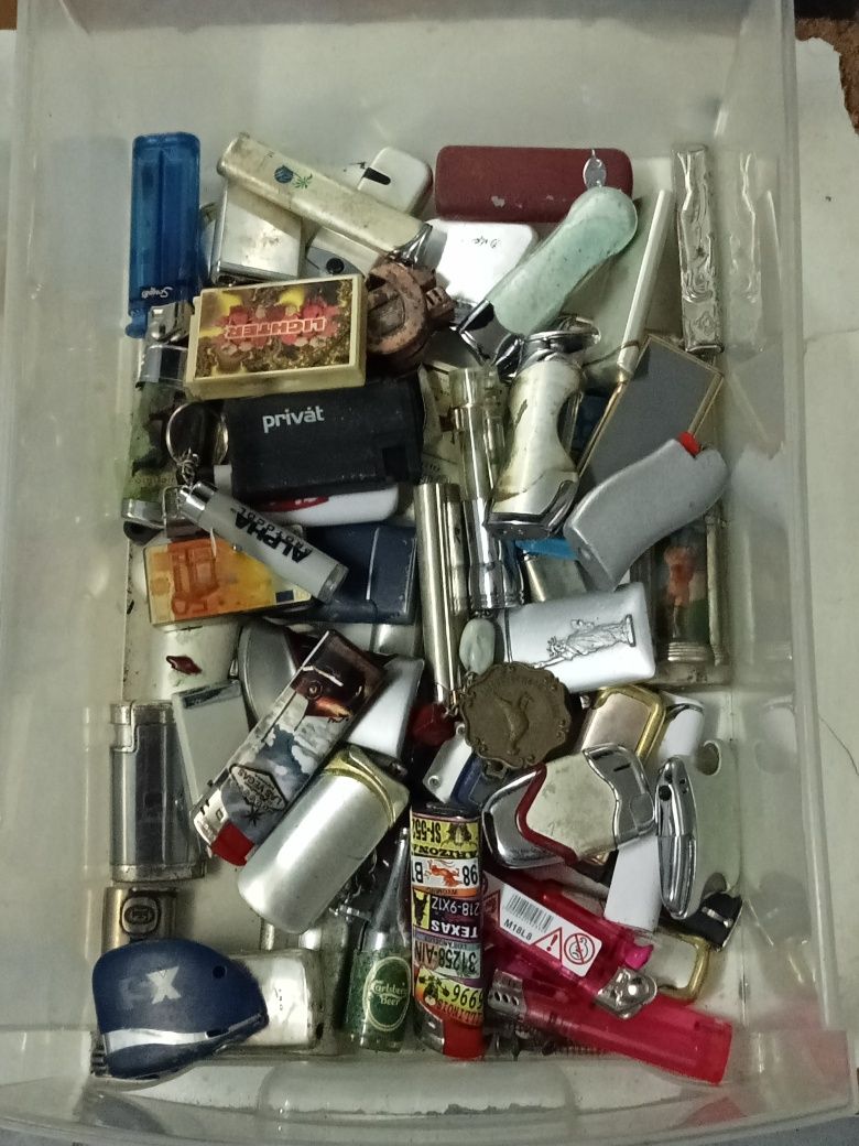 O que está nas fotos medalhas isqueiros porta chaves relógios antigos