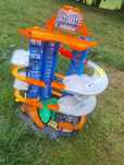 Mega Garaż t-rexa hot wheels