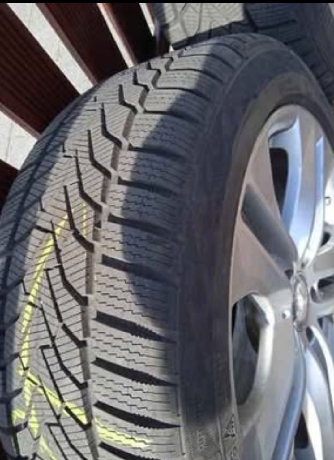 Opony zimowe z felgami  4 sztuki do Mercedesa 225/45 R 17 rozsta