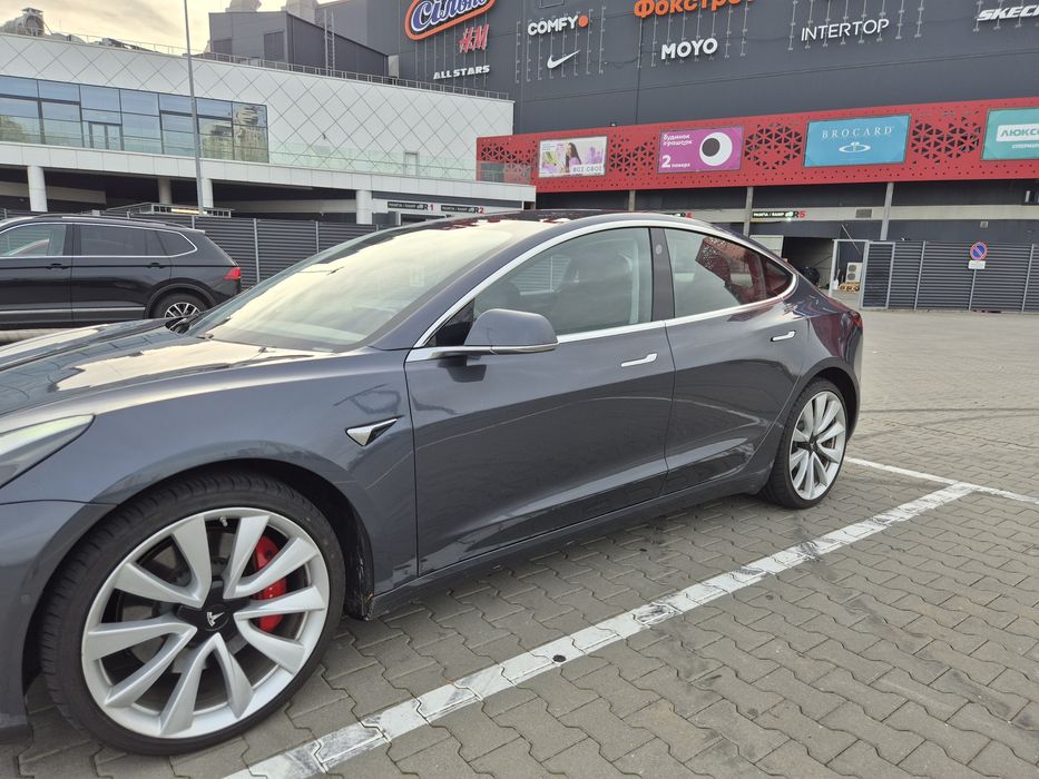Продам Tesla Model 3