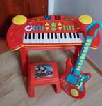 Instrumenty muzyczne gitara, pianinko Carousel