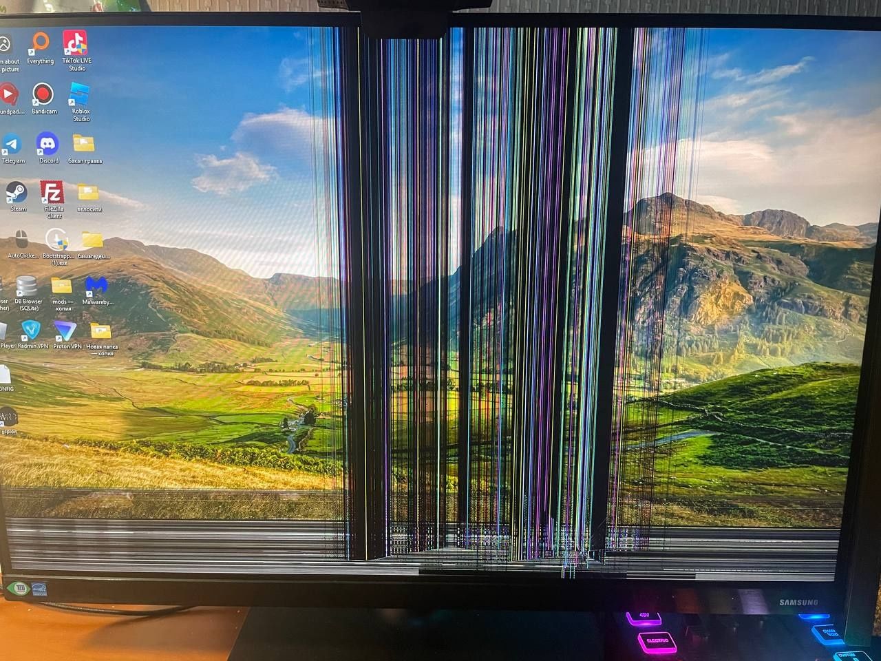 Монитор Samsung F24T450GYI