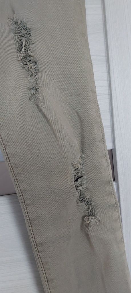 Spodnie rurki S XS damskie jeansowe dżinsowe  z dziurami dziny newplay