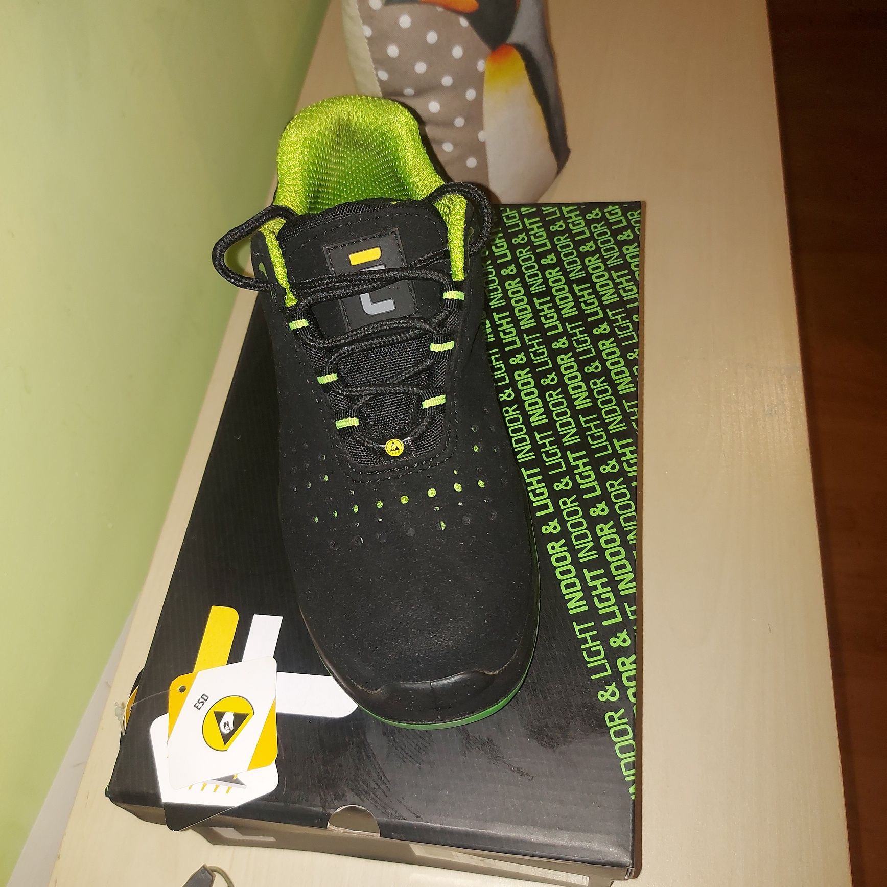 Półbuty HALWILL Mf esd S1P src low 37
    L ESD S1P SR