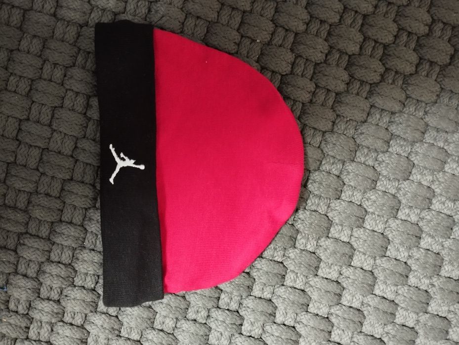 Czapka niemowlęca dla noworodka Jordan chłopieca czerwona czarna 0-6 m