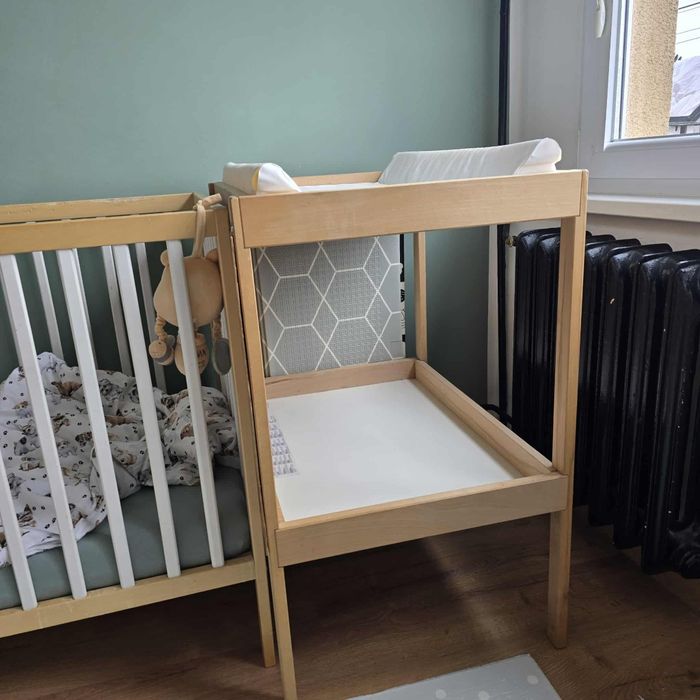 Przewijak Sniglar Ikea 
W zestawie pojemniki z koszem Osklig 
Dodatkow