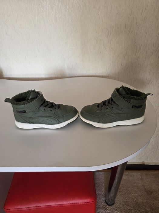 Продам детские кроссовки  Пума