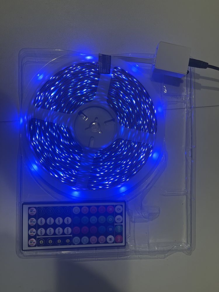 Taśma LED RGB 30m z Bluetooth, Pilotem i Synchronizacją z Muzyką