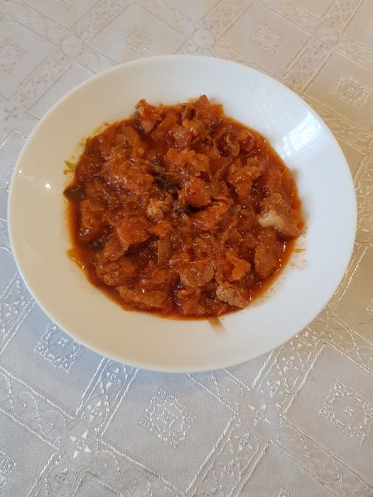 Bigos na swojskiej kapuście kiszonej  Karkówice kielbasie z pieczarkam