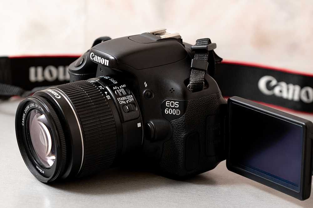Canon EOS 600D дзеркальний фотоапарат Комплект.