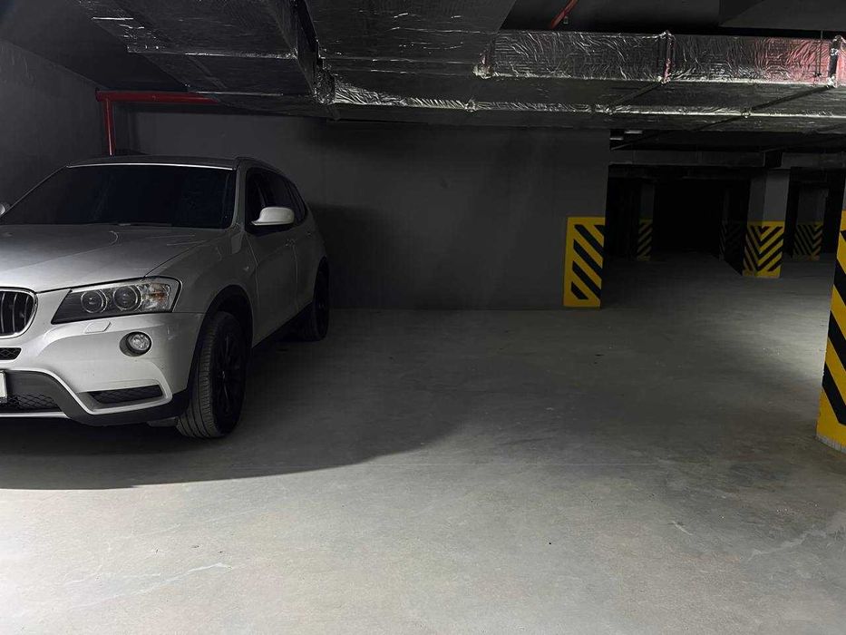 Паркінг, паркомісце. Манхетен, Благо, озеро, центр. Розтермінування