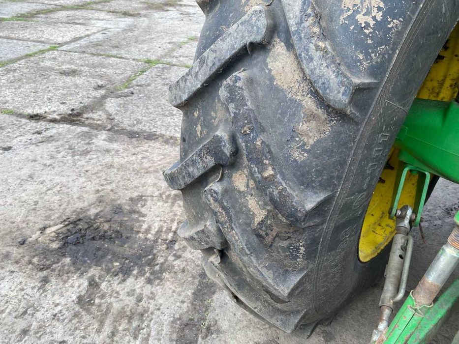 John Deere 6810 трактор сільськогосподарський