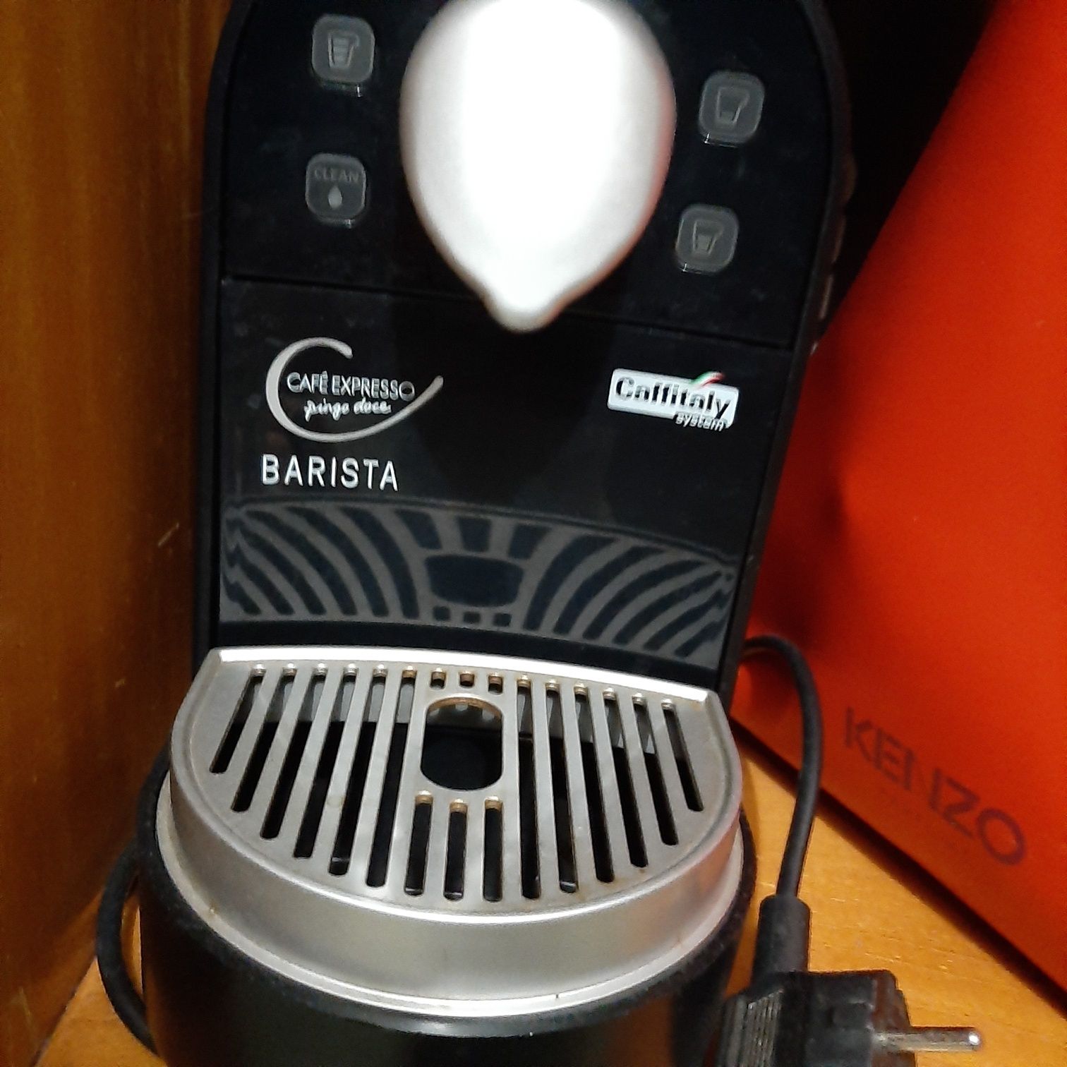 Máquina de café bairrista usada