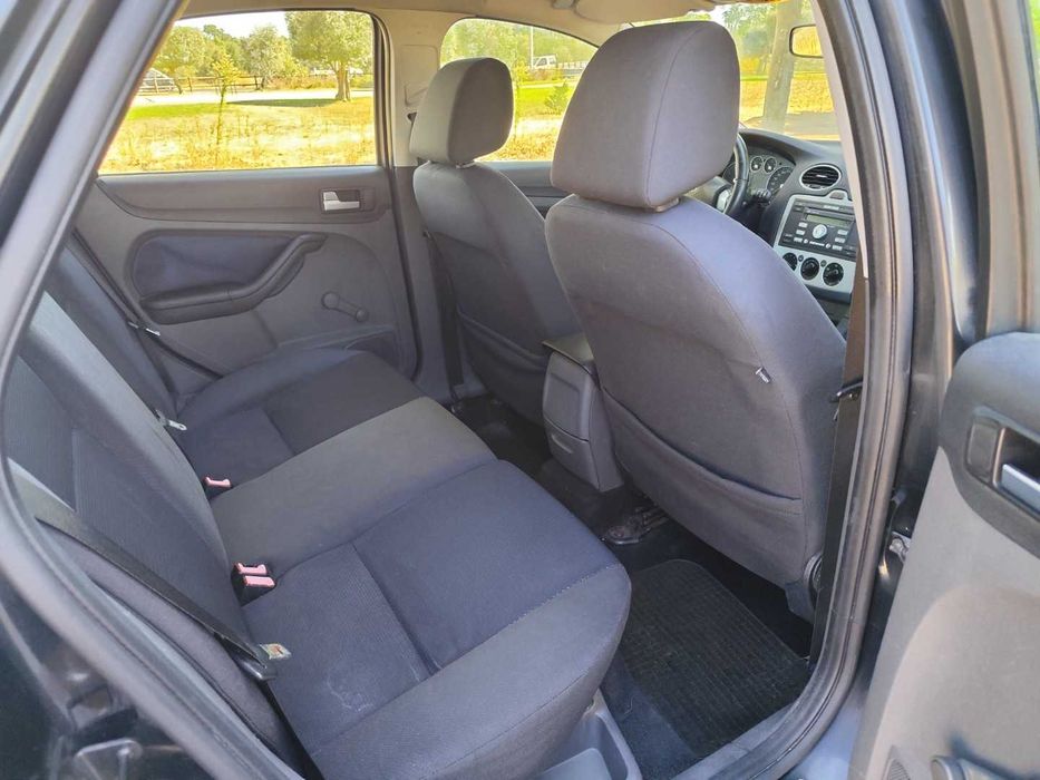 Ford Focus 1.4 16v Sport - 05