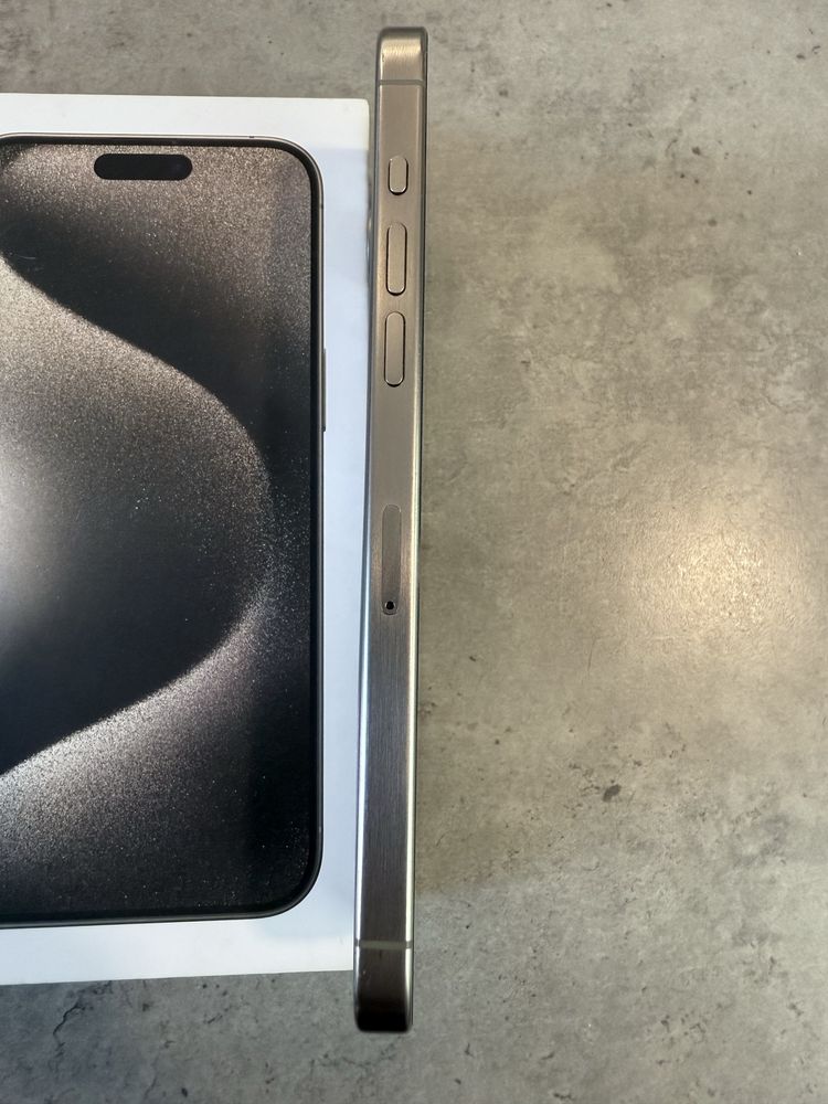 Продам iPhone 15 Pro Max 512 Natural